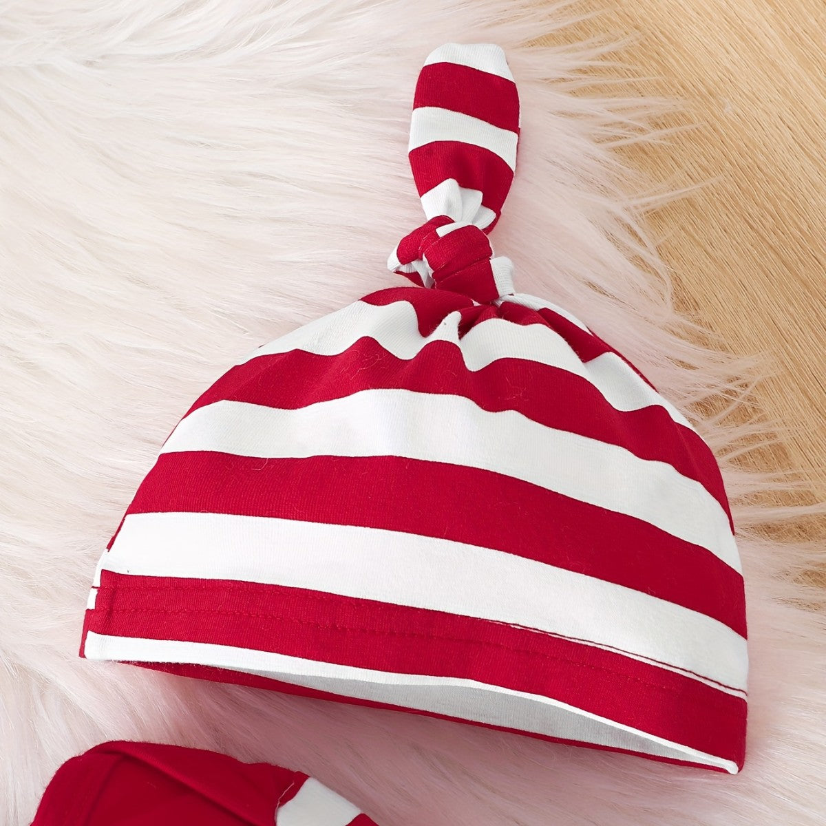 Bonnet bébé rayé rouge et blanc à nœud, assorti à la combinaison premier Noël