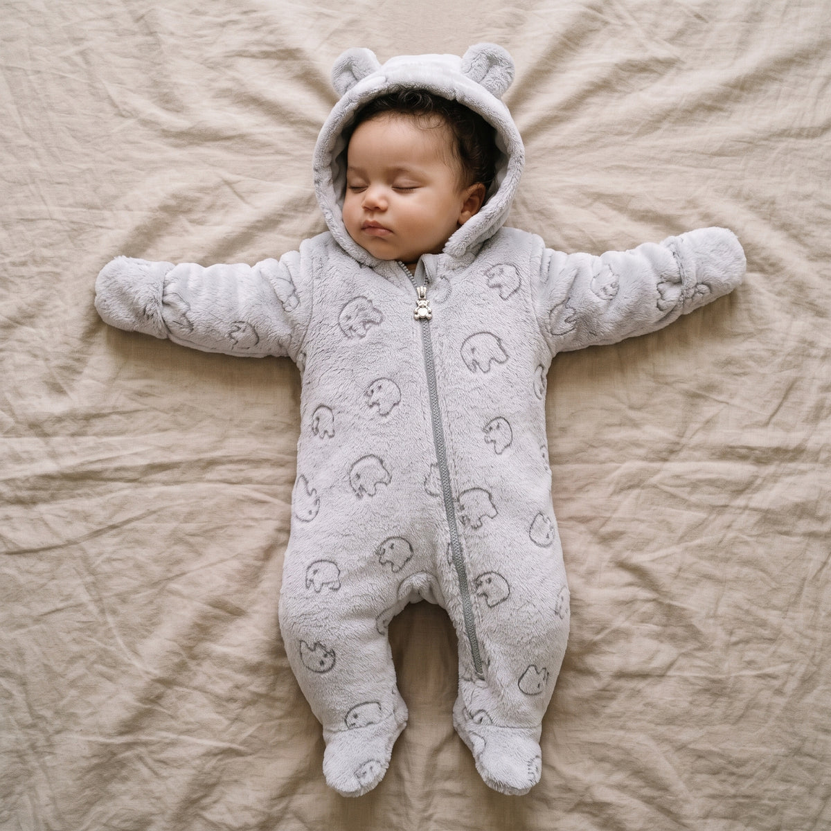 Combinaison Bébé Polaire à Motifs, Capuche Ourson et Moufles – 0-12 mois